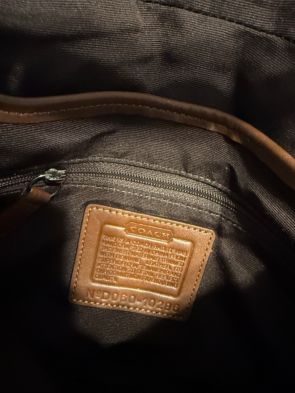 Y2K-era Coach Soho Signature Flap Buckle Shoulder Bag - Picture 3 of 7